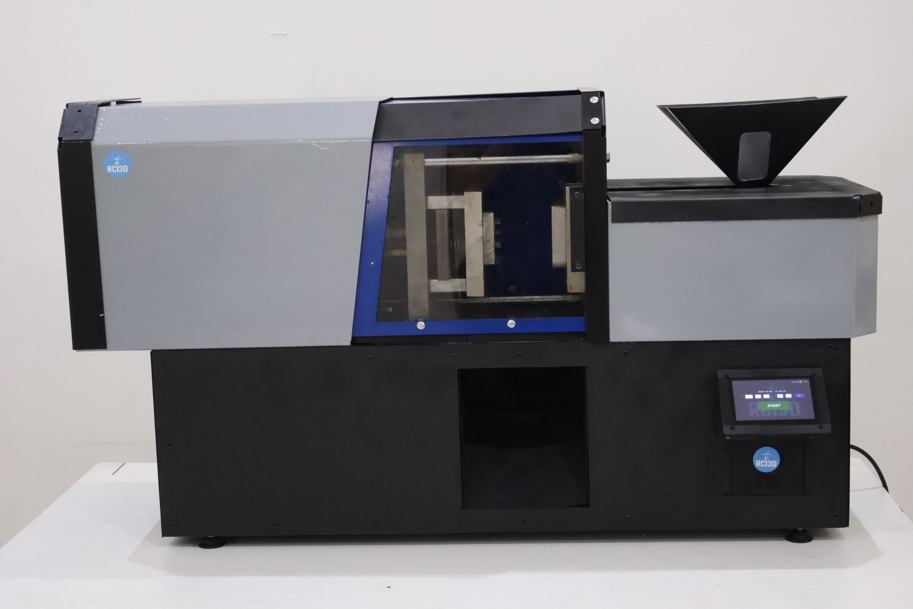 La presse à injecter RCI3D IM-15S, vue de face